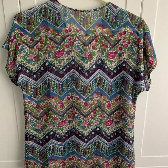 100% Silk tee Very sheer but beautiful - Picture 2 of 3